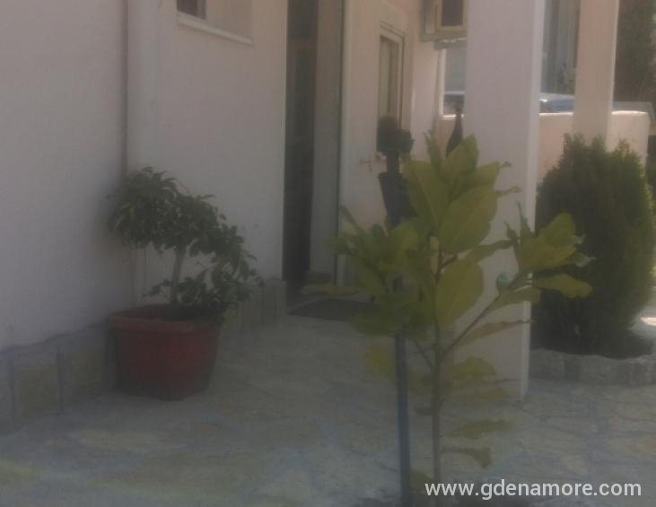 Ulaz popločan Studio apartman 1